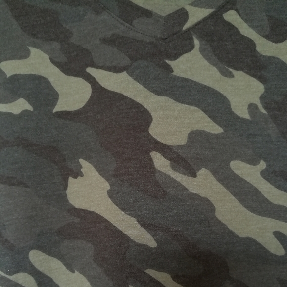 Mudd NWOT V-neck  T-shirt , size M - Picture 7 of 8